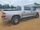 2017 Toyota Tundra Crewmax Sr5 Серебряный vin: 5TFEW5F10HX218945