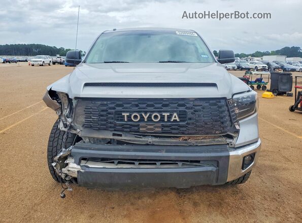 5TFEW5F10HX218945 2017 TOYOTA TUNDRA Серебряный Вид спереди