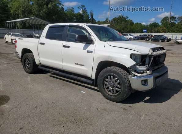 5TFEW5F18HX227974 2017 TOYOTA TUNDRA Белый Передняя правая четверть
