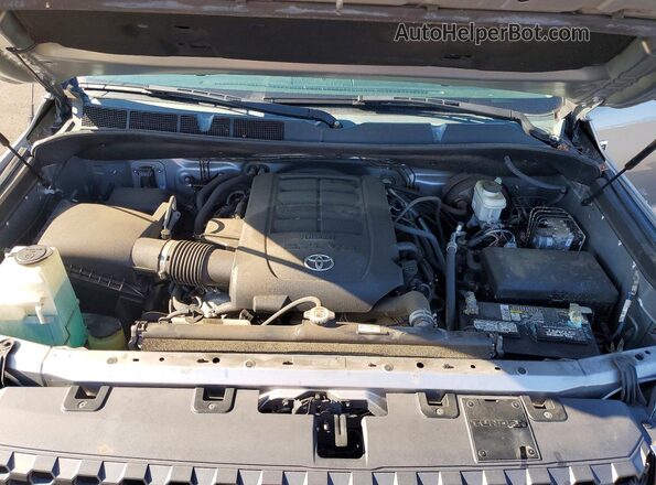 5TFEY5F12KX253357 2019 TOYOTA TUNDRA Silver Widok wnętrza z tyłu