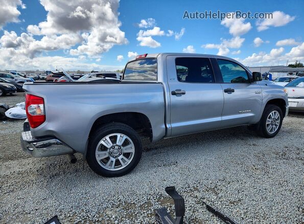 5TFEY5F18GX210312 2016 TOYOTA TUNDRA Серебряный Задняя правая четверть