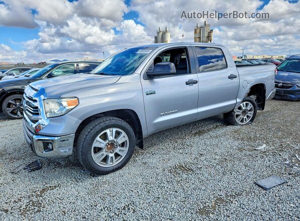 5TFEY5F18GX210312 2016 TOYOTA TUNDRA Серебряный Передняя левая четверть