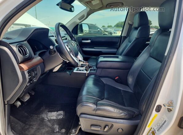 5TFFY5F13JX231158 2018 TOYOTA TUNDRA Белый Вид салона спереди