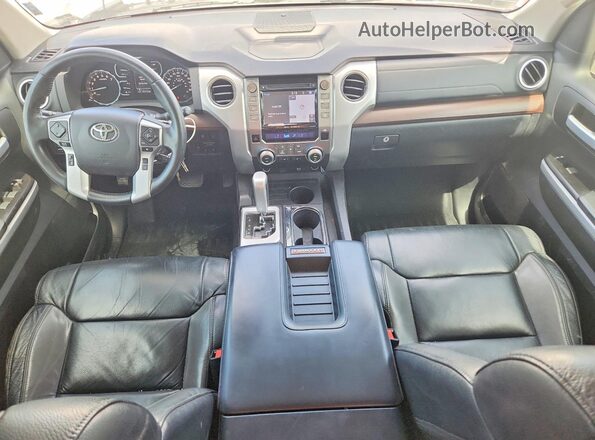 5TFFY5F13JX231158 2018 TOYOTA TUNDRA Белый Вид панели приборов