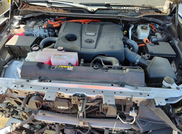 5TFJC5DB4RX072621 2024 TOYOTA TUNDRA Серебряный Вид задней части салона