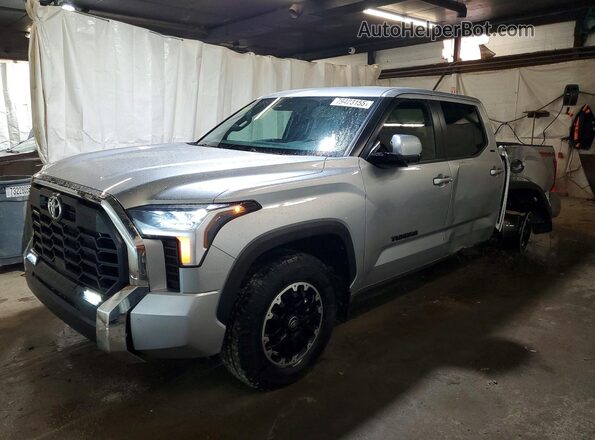 5TFLA5DB1TX366130 2026 TOYOTA TUNDRA Серебряный Передняя левая четверть