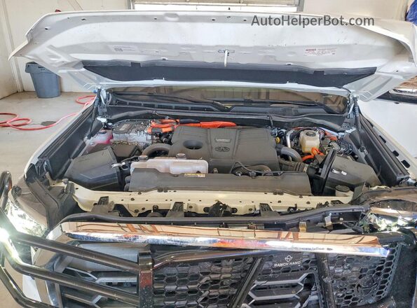 5TFMC5EC5TX010740 2026 TOYOTA TUNDRA White Vista interior trasera