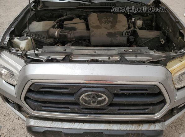 5TFSZ5AN0JX159874 2018 TOYOTA TACOMA Silver Widok wnętrza z tyłu