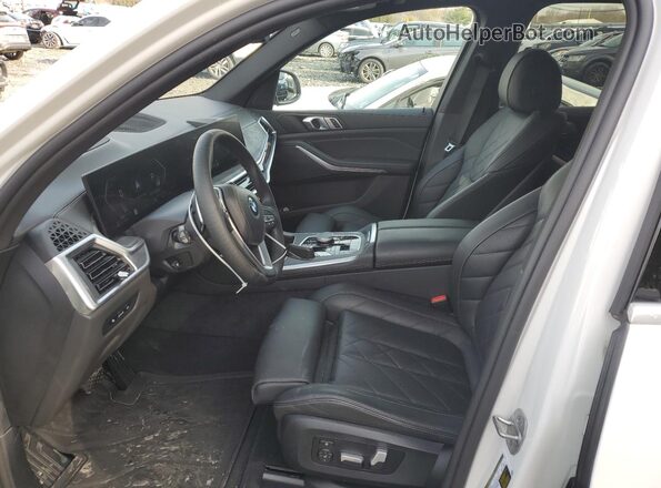 5UX13EU01R9S68033 2024 BMW X5 Белый Вид салона спереди