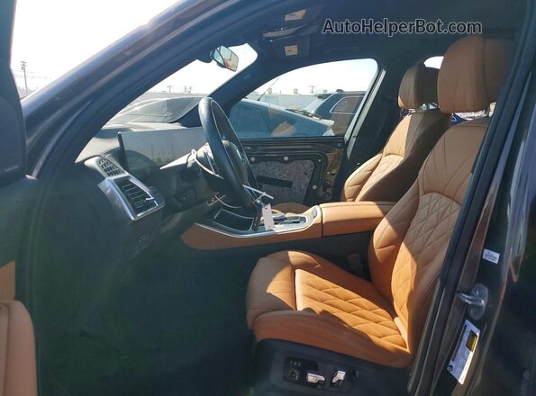 5UX13EU01R9V99596 2024 BMW X5 Green Front interior view