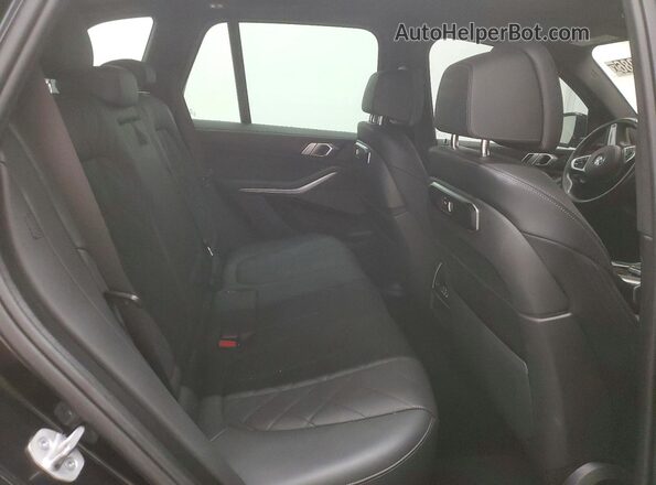5UX13EU02S9W61352 2025 BMW X5 Черный Вид задней части салона