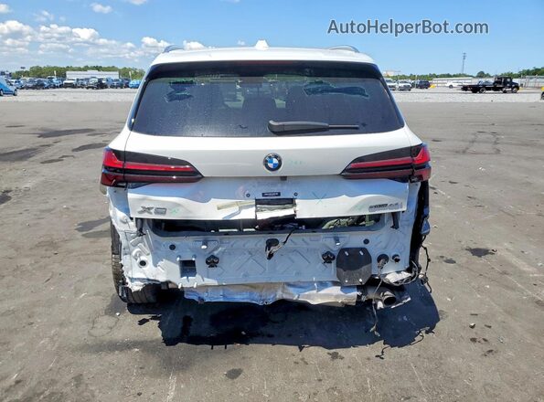 5UX13EU05R9S42714 2024 BMW X5 White Widok z tyłu