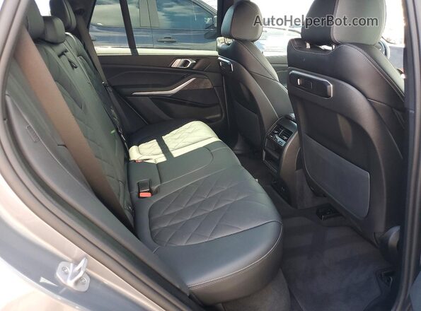 5UX13EU06S9Y91024 2025 BMW X5 Серебряный Вид задней части салона