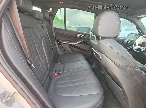5UX13EU07R9S91266 2024 BMW X5 Белый Вид задней части салона