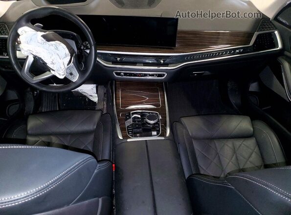 5UX23EM00P9R84231 2023 BMW X7 Gray Dashboard view