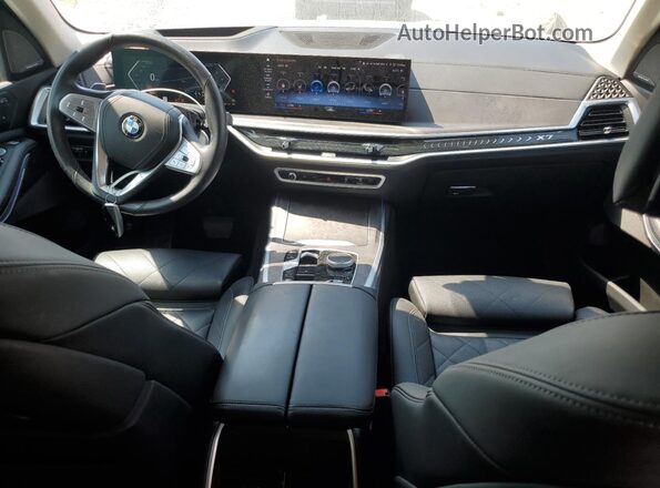 5UX23EM01P9R02975 2023 BMW X7 Black Widok deski rozdzielczej