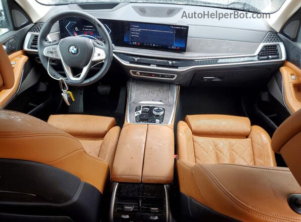 5UX23EM02R9U51672 2024 BMW X7 Gray Вид панелі приладів