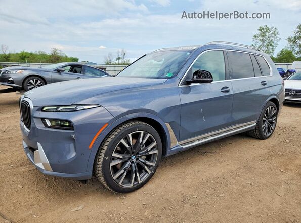 5UX23EM04S9Z67165 2025 BMW X7 Blue Առջևի ձախ երեք քառորդ տեսարան