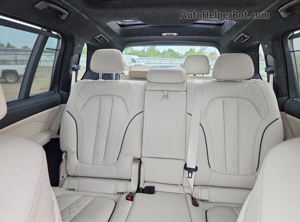 5UX23EM04S9Z67165 2025 BMW X7 Blue Հետևի նստատեղերի տեսք