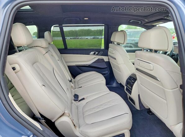 5UX23EM04S9Z67165 2025 BMW X7 Blue Սալոնի հետևի տեսք