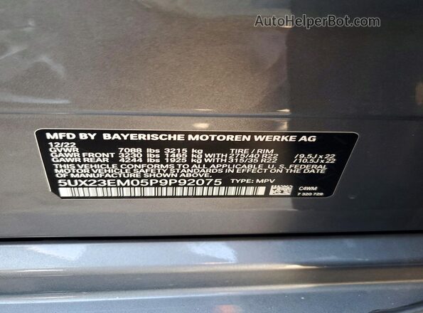 5UX23EM05P9P92075 2023 BMW X7 Gray Widok komory silnika