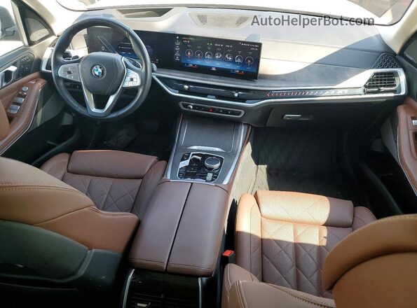 5UX23EM05P9P92075 2023 BMW X7 Gray Widok deski rozdzielczej