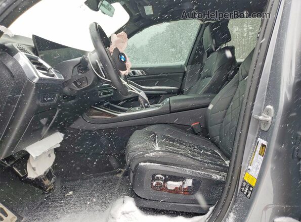 5UX23EM06R9U62884 2024 BMW X7 Gray Вид салону спереду