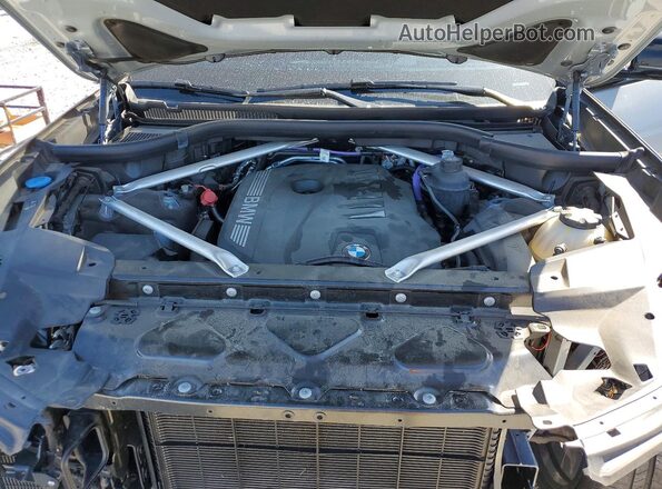 5UX23EM09S9W48666 2025 BMW X7 Gray ძრავის განყოფილების ხედი