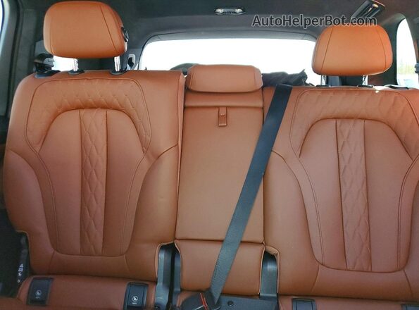 5UX23EM09S9W48666 2025 BMW X7 Gray უკანა სავარძლების ხედი