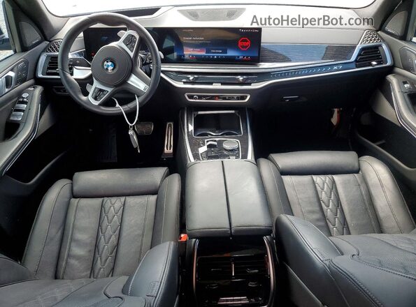 5UX23EM0XS9Y68348 2025 BMW X7 Gray Vista del salpicadero