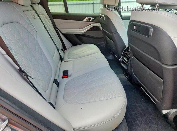5UX23EU02R9S16799 2024 BMW X5 Серый Вид задней части салона