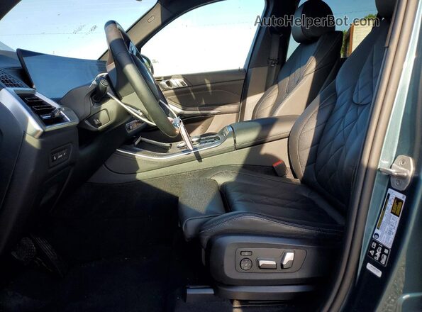 5UX23EU04R9V21172 2024 BMW X5 Зеленый Вид салона спереди