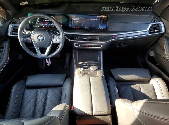 5UX23EU04R9V21172 2024 BMW X5 Зеленый Вид панели приборов