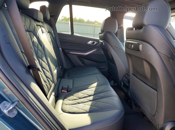 5UX23EU04R9V21172 2024 BMW X5 Зеленый Вид задней части салона