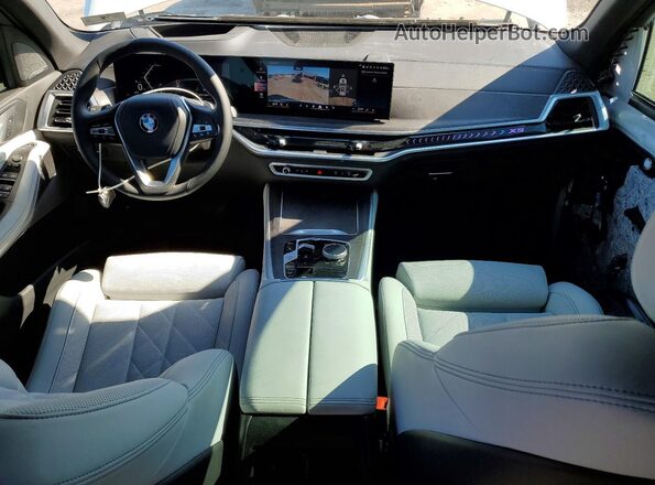 5UX23EU05R9S46542 2024 BMW X5 Белый Вид панели приборов