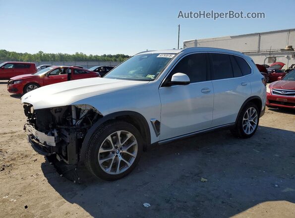 5UX23EU05R9S46542 2024 BMW X5 Белый Передняя левая четверть