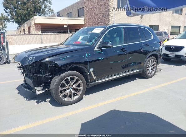 5UX23EU07R9V61357 2024 BMW X5 Black Առջևի ձախ երեք քառորդ տեսարան