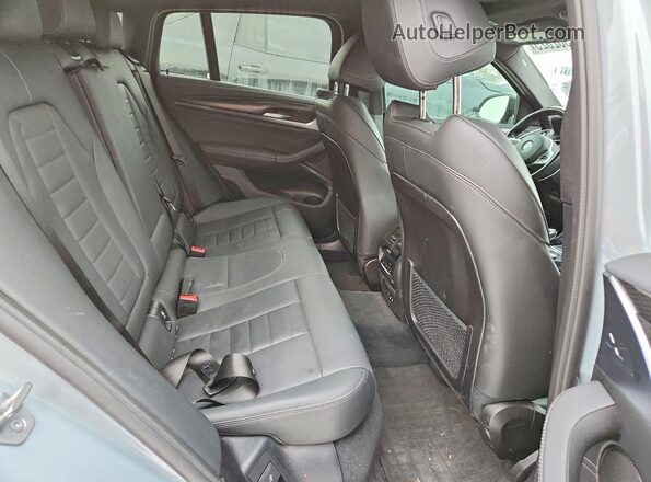 5UX33DT07N9K66947 2022 BMW X4 Gray Widok wnętrza z tyłu