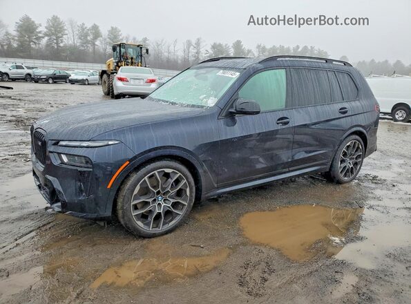 5UX33EM05S9X81199 2025 BMW X7 Черный Передняя левая четверть