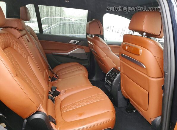 5UX33EM05S9X81199 2025 BMW X7 Черный Вид задней части салона