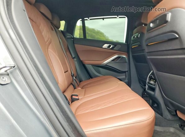 5UX33EX06R9S41334 2024 BMW X6 Gray Вид задніх сидінь