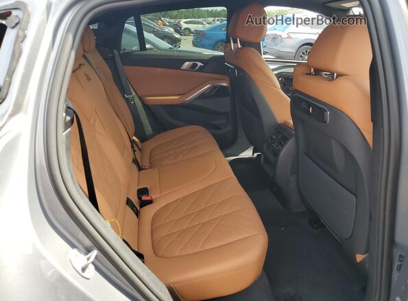 5UX33EX07S9Z01984 2025 BMW X6 Silver Вид задньої частини салону