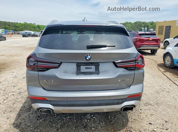 5UX43DP03R9V03731 2024 BMW X3 Gray Vista trasera