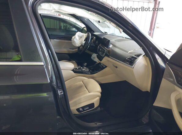 5UX43DP09N9M83544 2022 BMW X3 Черный Вид салона спереди