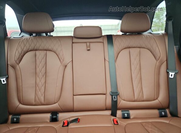 5UX43EU02R9S78325 2024 BMW X5 Silver Widok tylnych siedzeń