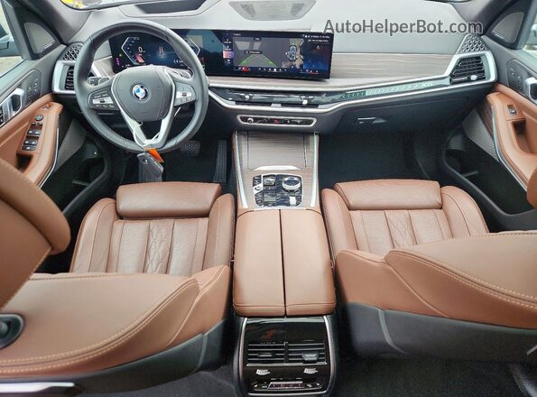 5UX43EU02R9S78325 2024 BMW X5 Silver Widok deski rozdzielczej