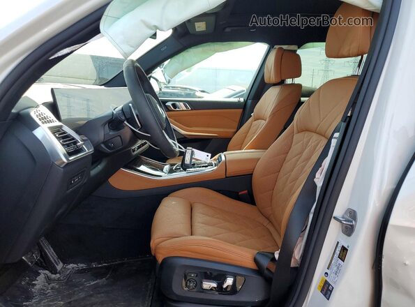 5UX43EU07T9026867 2026 BMW X5 Белый Вид салона спереди