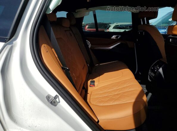 5UX43EU07T9026867 2026 BMW X5 Белый Вид задней части салона