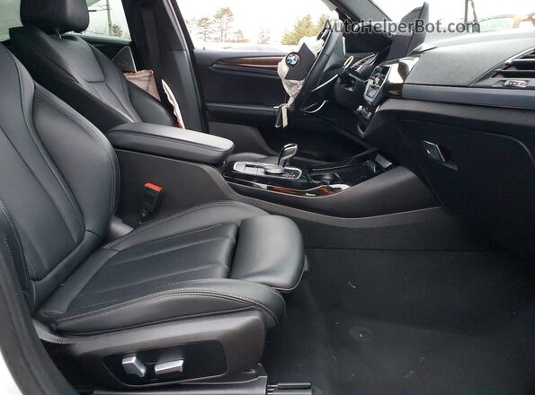 5UX53DP05P9N66962 2023 BMW X3 White Вид салону спереду