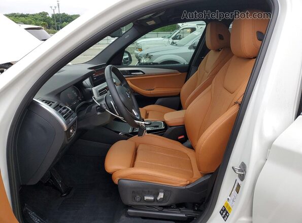 5UX53DP05P9R07535 2023 BMW X3 White Widok wnętrza z przodu